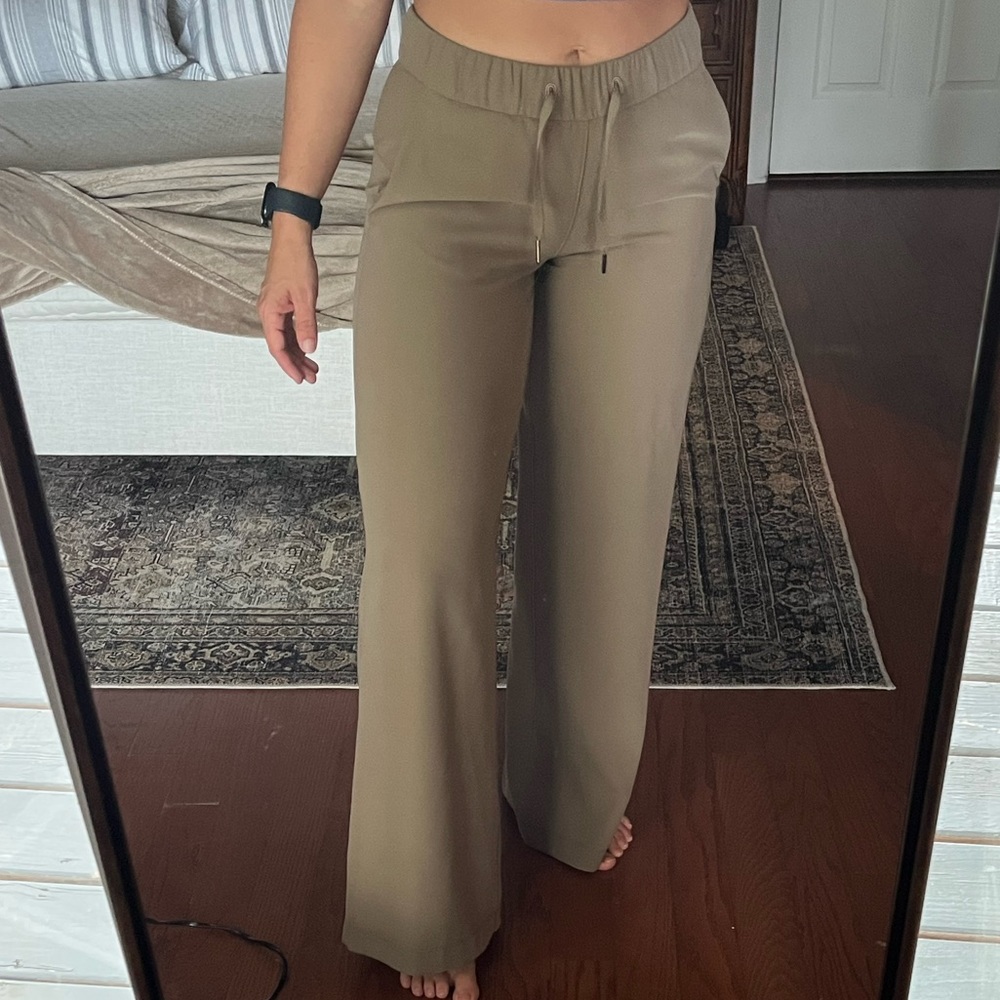 LuluLemon trousers size 4 NWOT